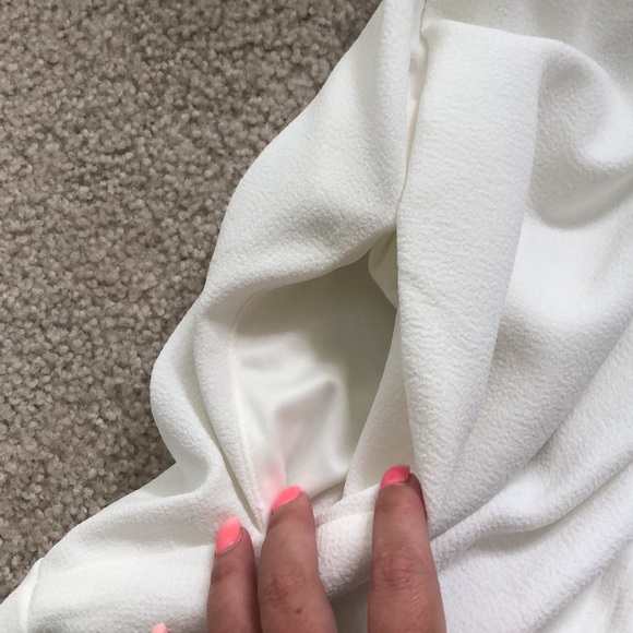 NWT! White Dress with Pockets. Size Medium. - Picture 6 of 7